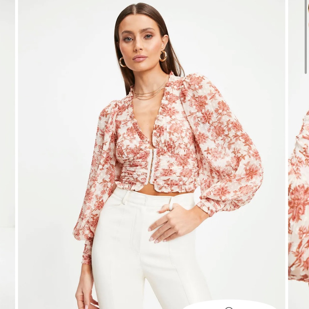 VICI FLORAL TOP (NWOT)